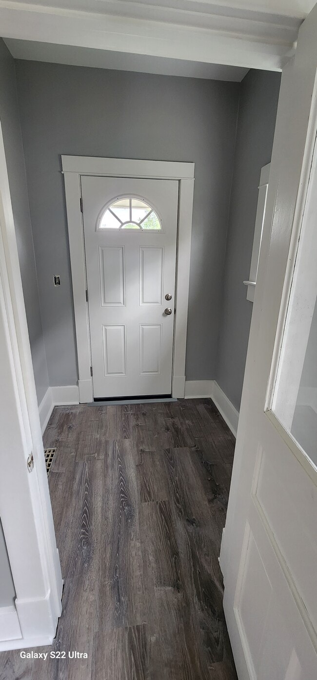 Building Photo - State St Duplex