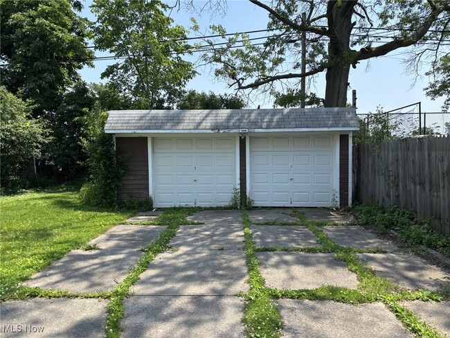 Building Photo - 1481 Robinwood Ave