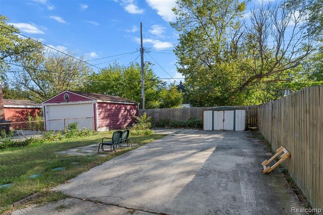 Building Photo - 15404 Normandy St