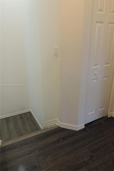 Building Photo - 8899 NW 107 Ct