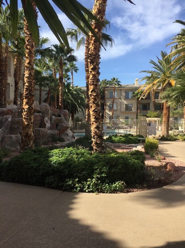 Building Photo - 7123 S Durango Dr