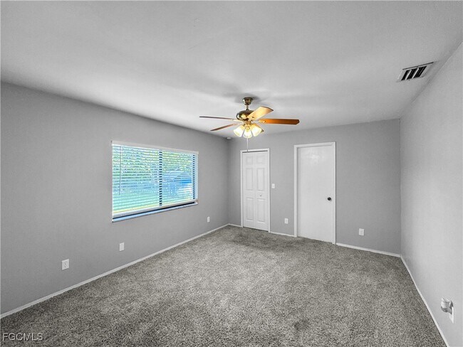 Building Photo - 133 SE 25th Ln