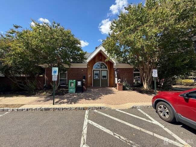 Building Photo - 425 Northam Dr