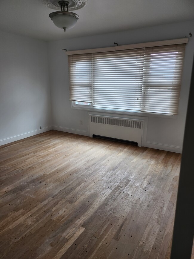 Building Photo - 9126 Grand Ave