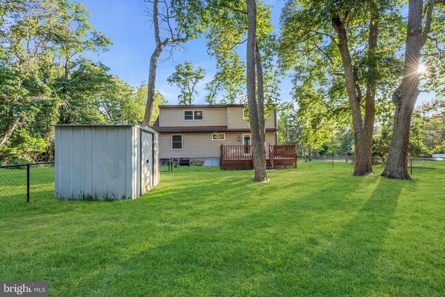 Building Photo - 165 Lakeview Dr N