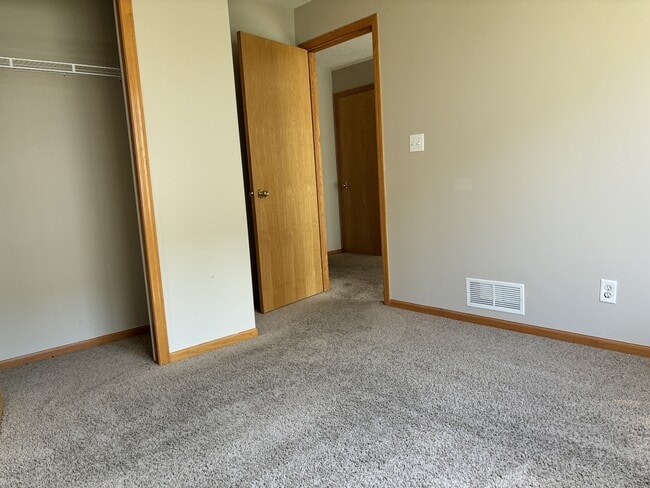 Building Photo - 1349 Willow Trail