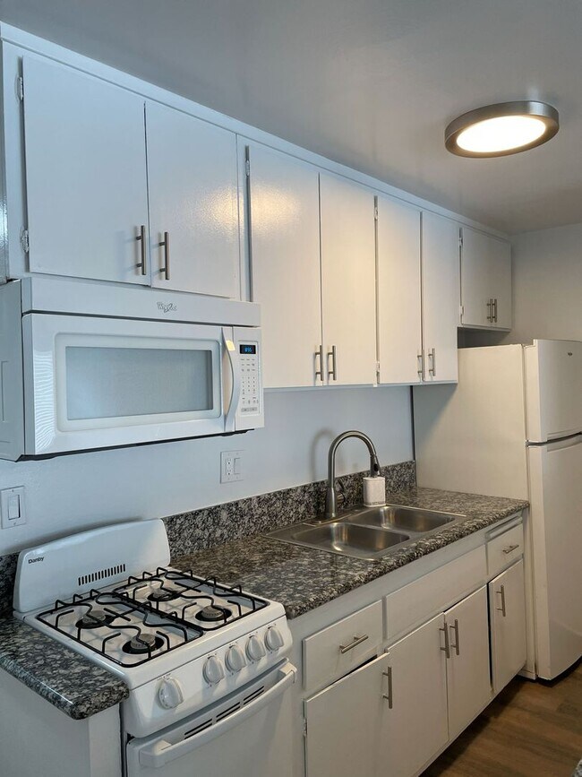 Building Photo - 1645 Winona Blvd