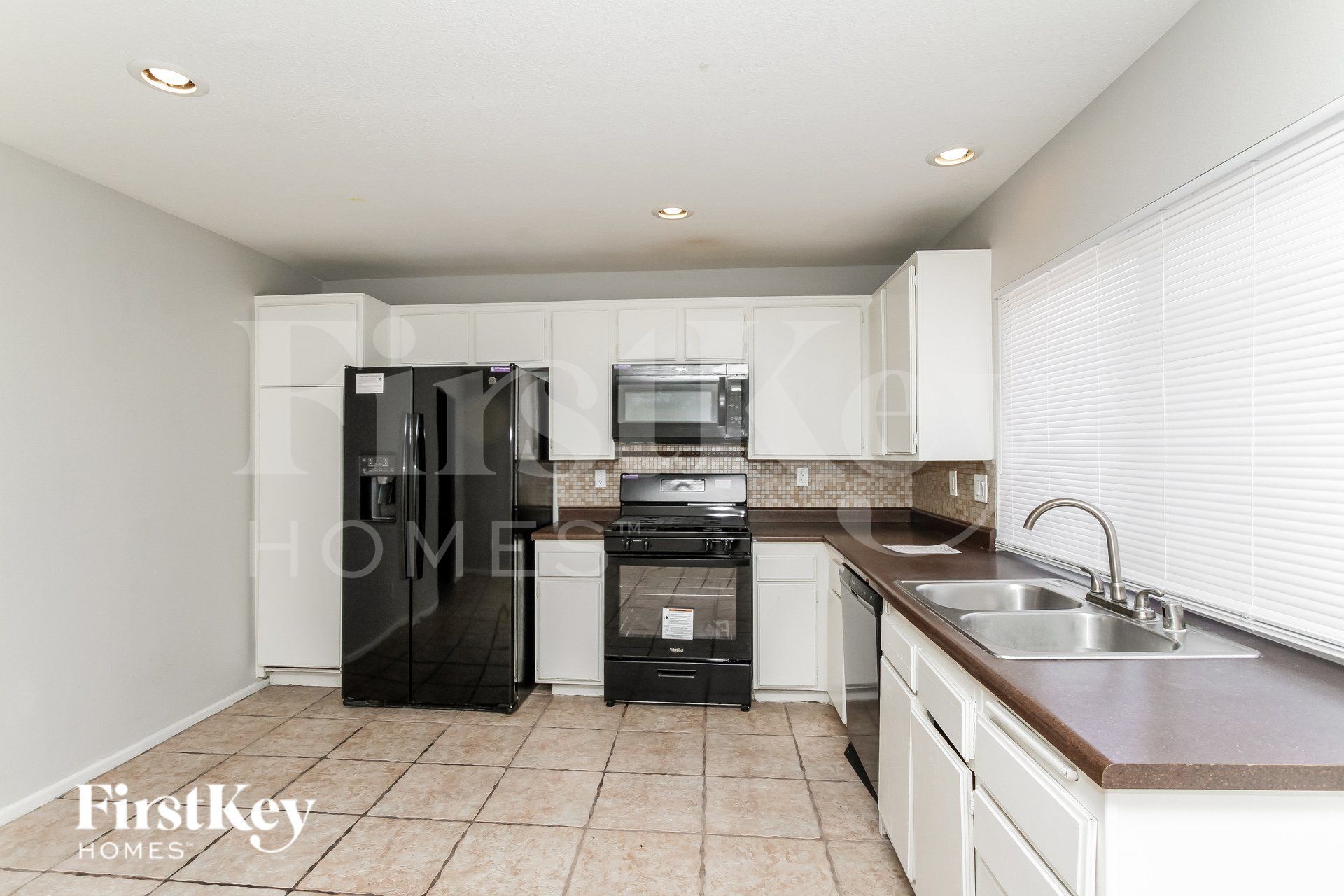 Building Photo - 5909 San Fernando Dr