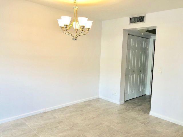 Building Photo - 1067 Cornwall D