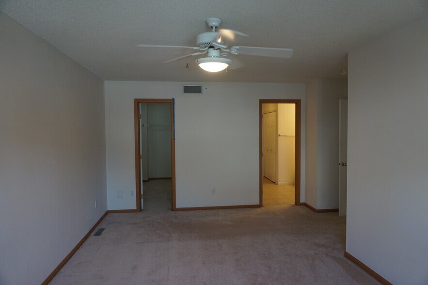 Building Photo - 612 Willoughby Way W