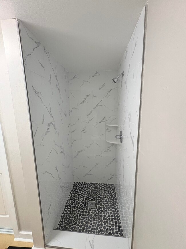 Building Photo - 1530 Live Oak Dr