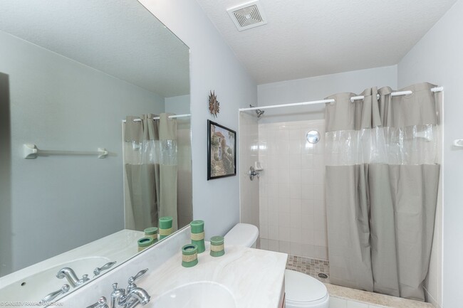 Building Photo - FURNISHED WATERFRONT CONDO IN PUNTA GORDA ...