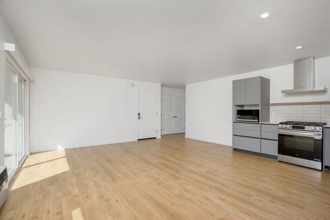 Building Photo - 1422 Tamarind Ave