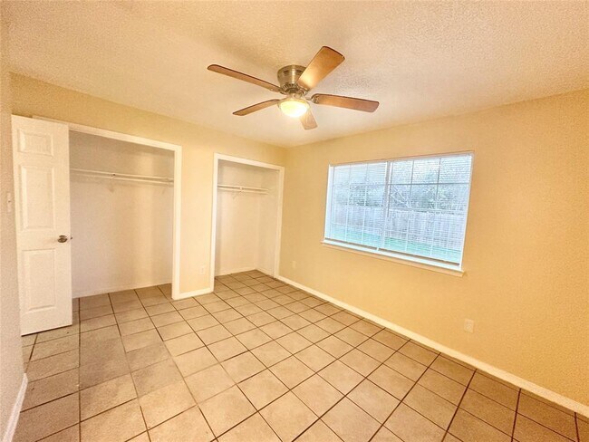 Building Photo - 7221 Ellington Cir