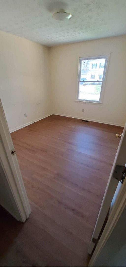 Building Photo - 3 Bedroom, 2 Bathroom in Lexington!