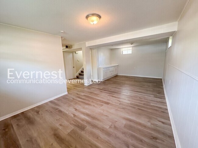 Building Photo - 3 Bed/1.5 Bath Home with Garage / Pet-Friendly / Coming Soon!