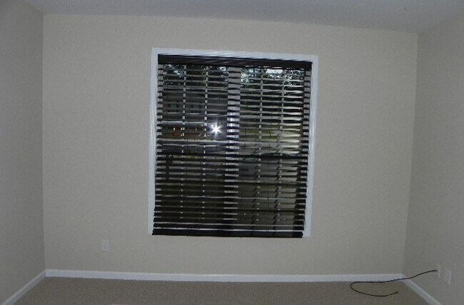 Building Photo - 4 Bedroom - Near Ft Moore