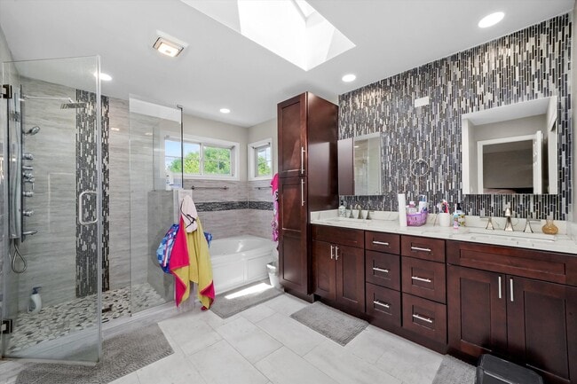 Building Photo - 2227 Avalon Ct S