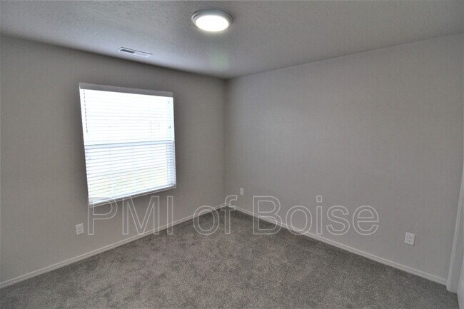 Building Photo - 19571 Newhall Pl