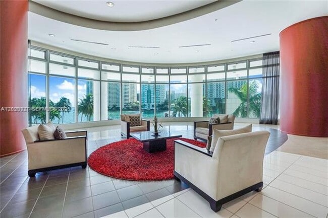 Building Photo - 300 S Biscayne Blvd
