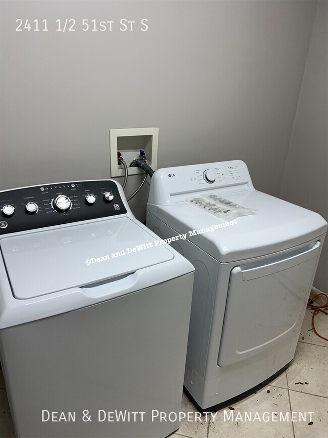 Building Photo - 2411 1/2 51st St S-