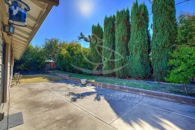 Building Photo - 7501 Saybrook Dr