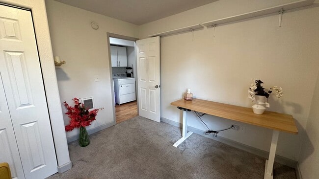 Building Photo - Perry Place