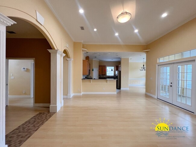 Building Photo - Spacious 3-Bedroom Home with Florida Room in the Heart of Fort Walton Beach!
