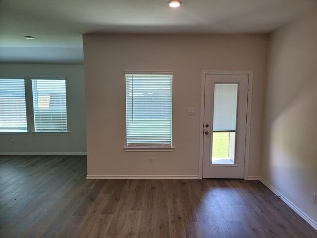 Building Photo - 1216 Riverbrook Ln