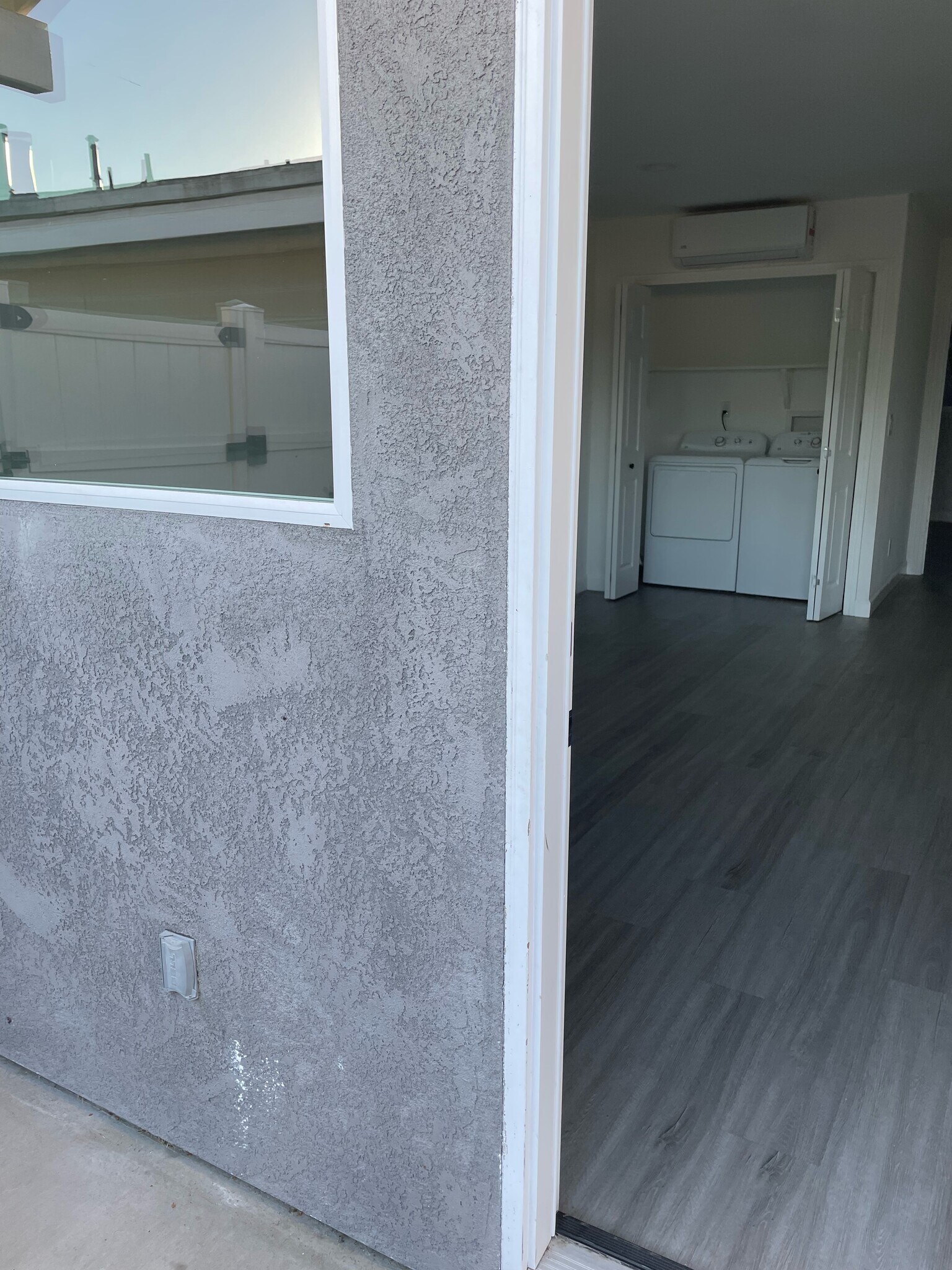 Building Photo - 265 E 69th Way