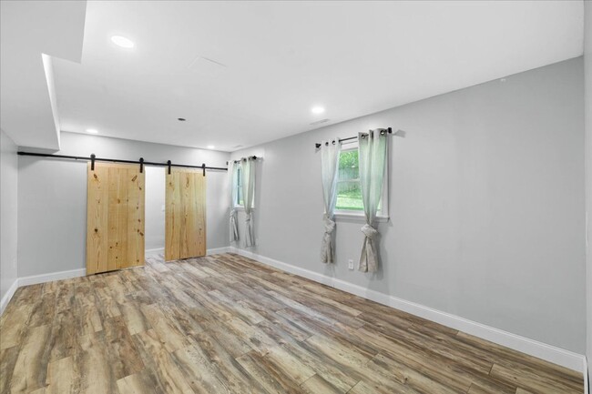 Building Photo - Spacious Home with Amazing Fenced Yard in ...