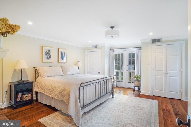 Building Photo - 7153 Main St