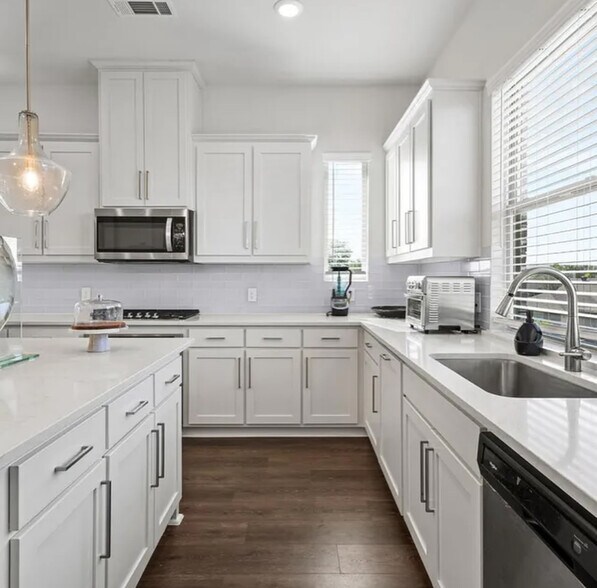 Building Photo - 2228 Palomino St