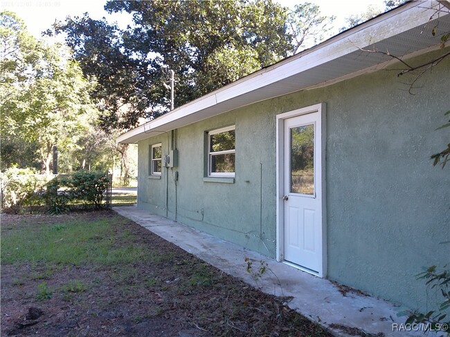 Building Photo - 3956 S Floral Terrace