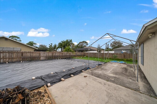 Building Photo - 701 Elmont St NW