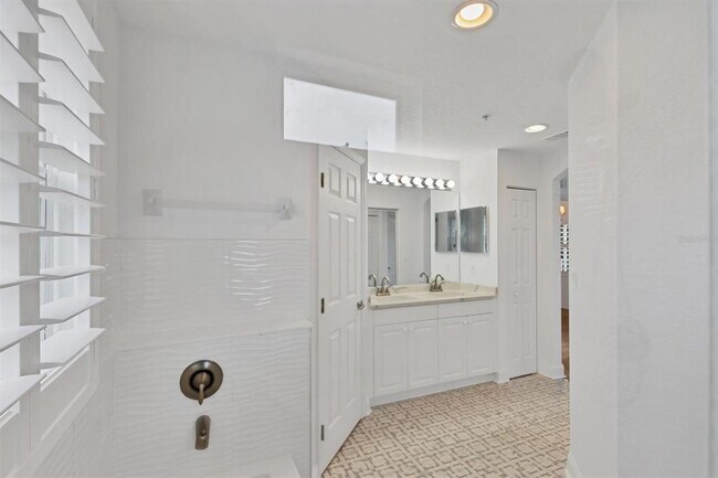 Building Photo - 7269 Fountain Palm Cir