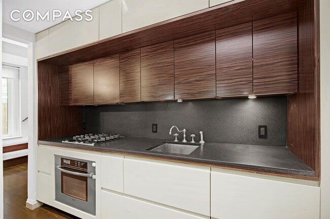 Building Photo - 55 Wall St