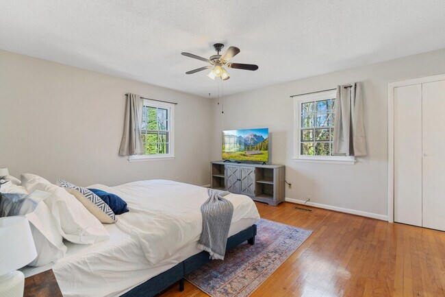 Building Photo - 750 SE Maynard Rd