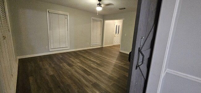 Building Photo - 211 Plantation Rd