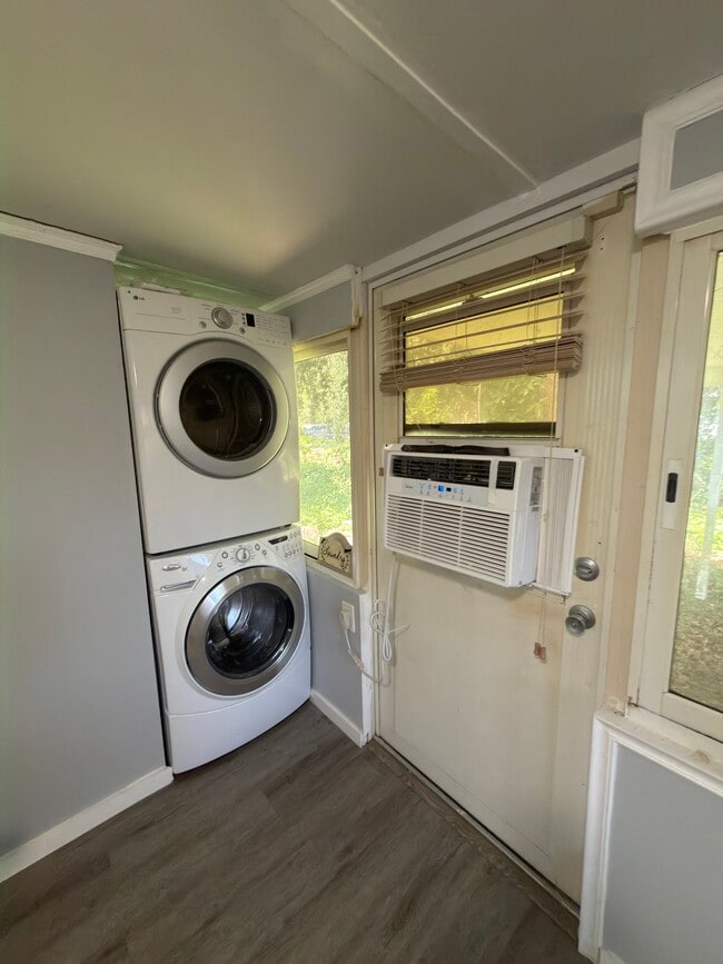 Building Photo - 1302 Ariana Woods Cir