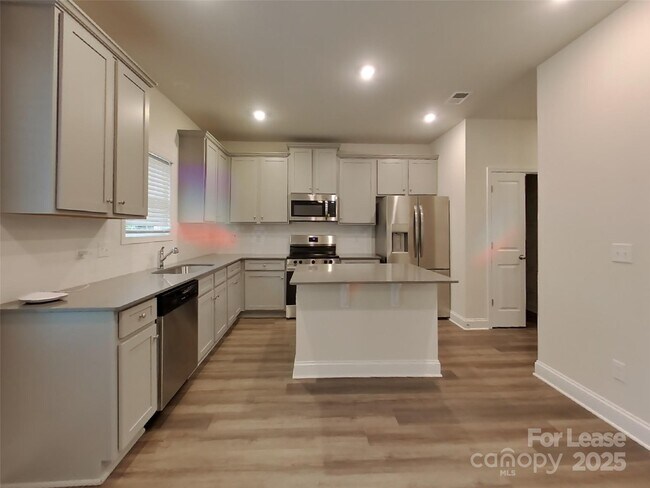 Building Photo - 139 Queenshall Rd