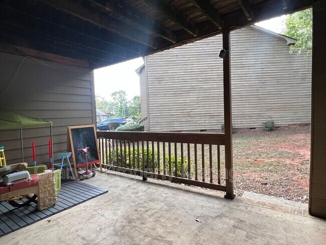 Building Photo - 343 Old Greenville Hwy