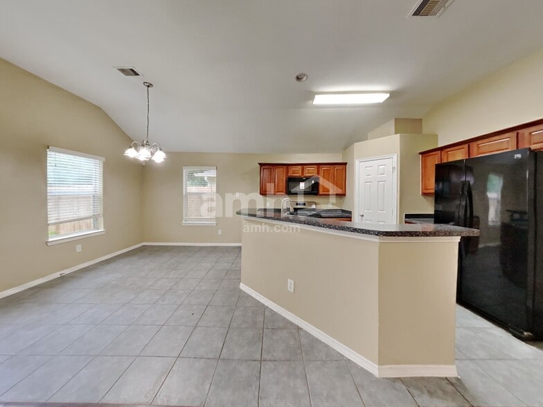 Building Photo - 113 Heritage Oaks Dr
