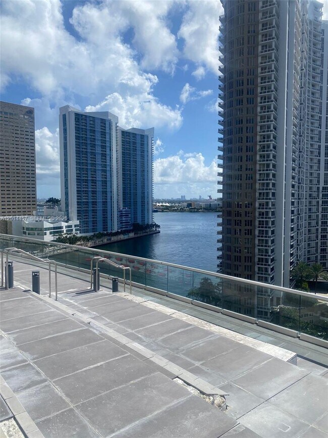 Building Photo - 475 Brickell Ave