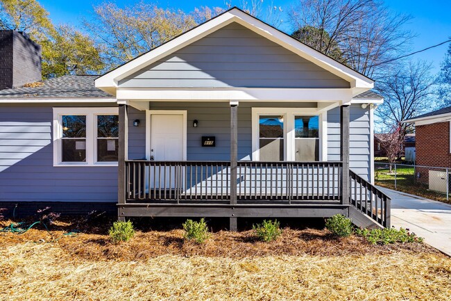 Building Photo - Newly Renovated Rock Hill Home Close to Do...