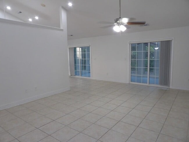 Building Photo - 5040 Capulet Cir