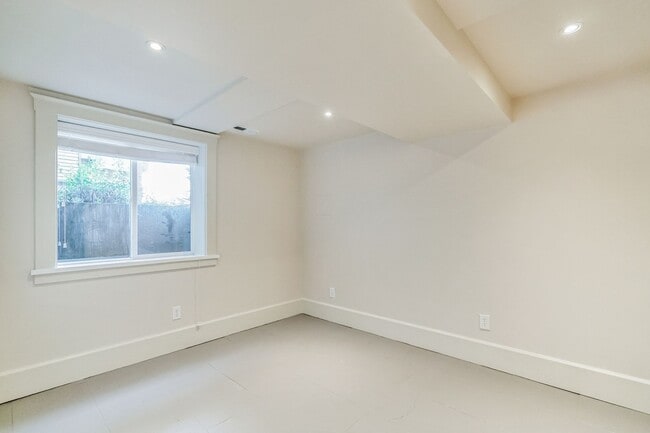 Building Photo - Utilities included!