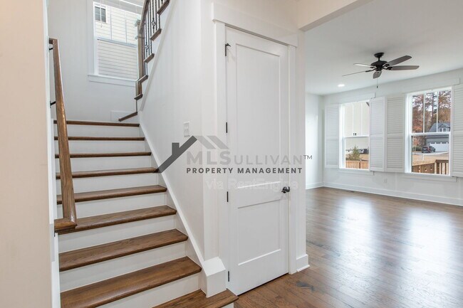 Building Photo - 1121 Crested Jay Dr