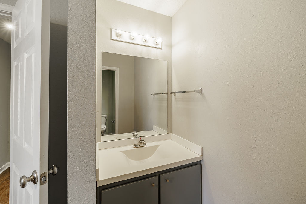 Building Photo - 138 welch Place, unit 4