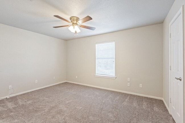 Building Photo - 3 Bedroom 3 Bath gated community in Baylor Bubble